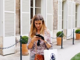 girl texting