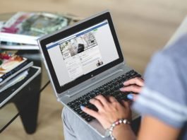 women blogging